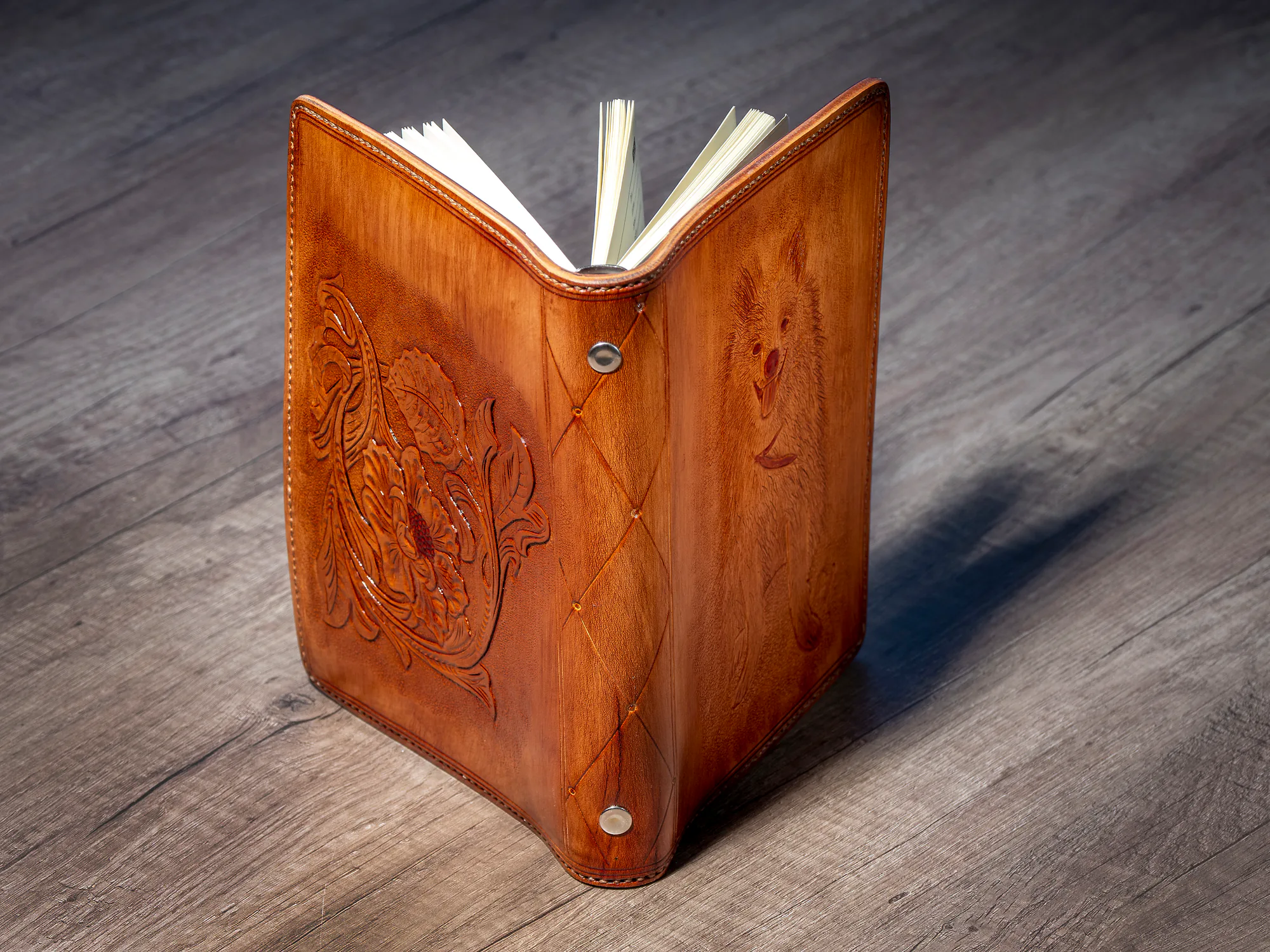 Leather diary — hero